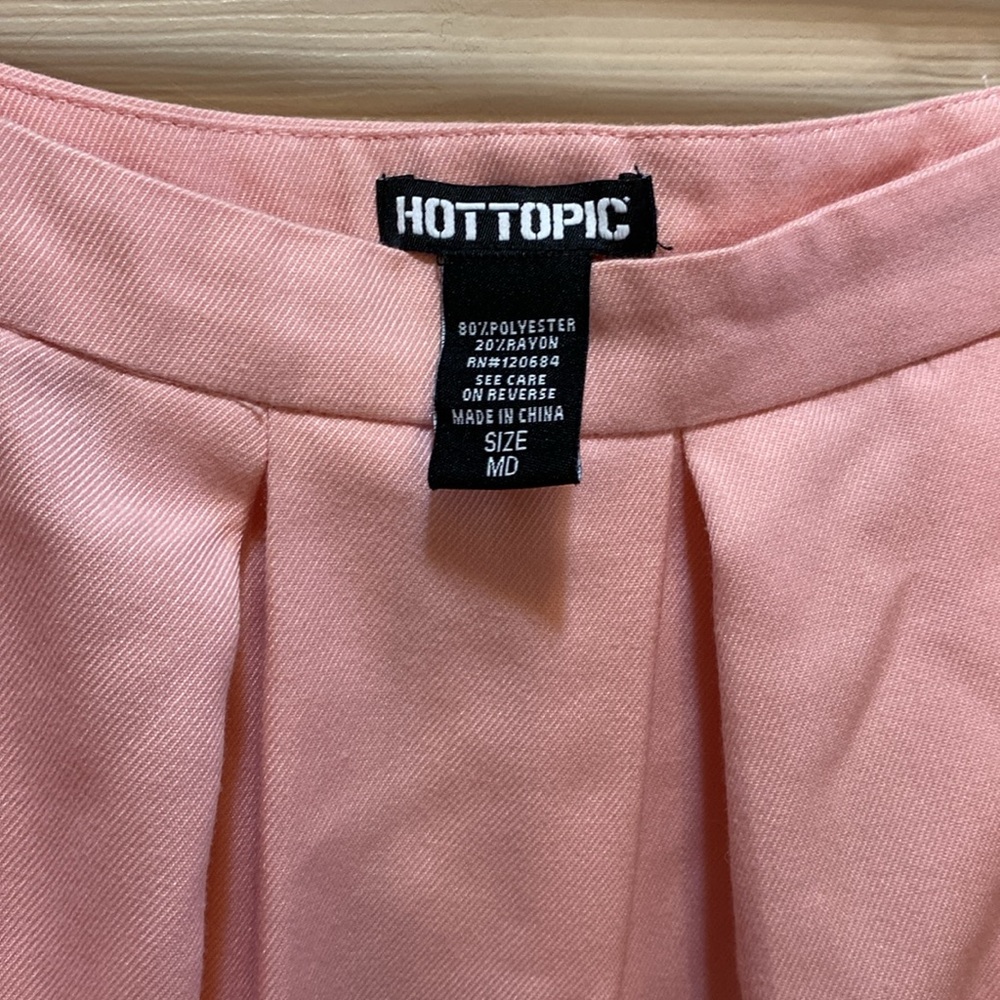 Hot Topic SZ MD - Picture 2 of 7
